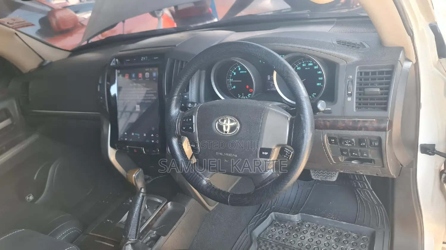 Toyota Land Cruiser 2010 White