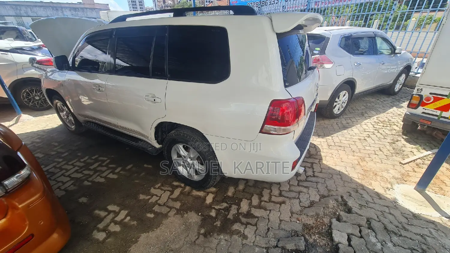 Toyota Land Cruiser 2010 White