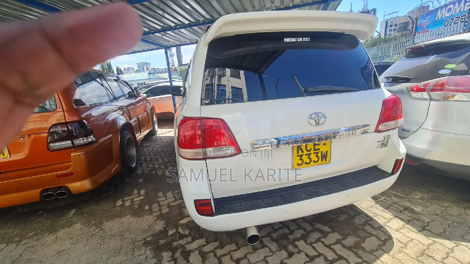 Toyota Land Cruiser 2010 White