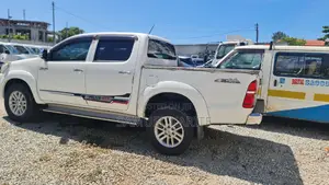 Toyota Hilux 2015 White