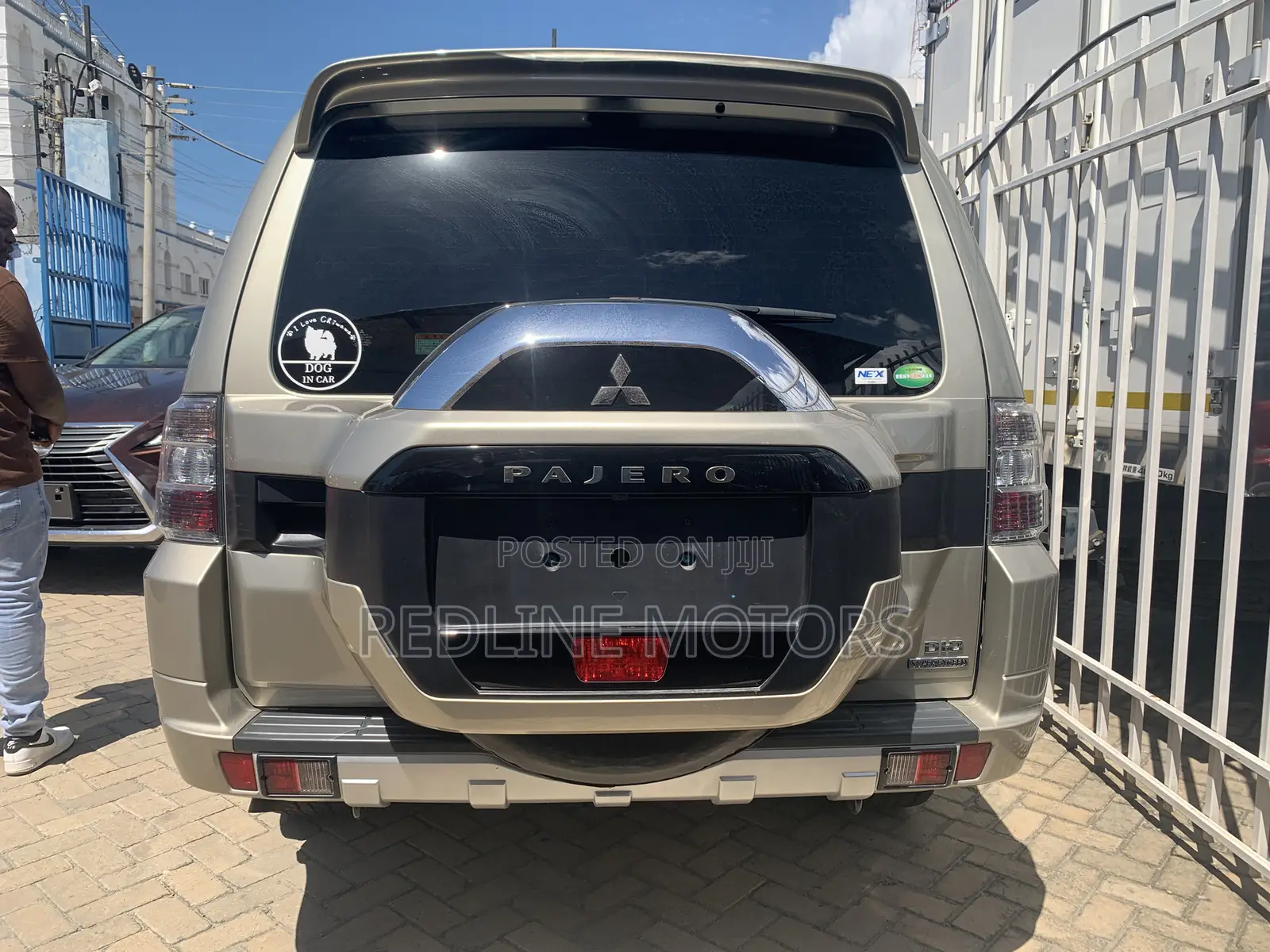 Mitsubishi Pajero 2017 Gold