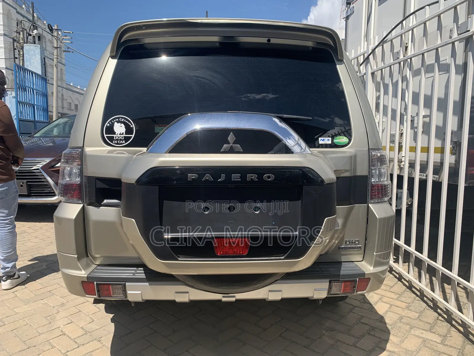 Mitsubishi Pajero 2017 Gold
