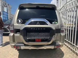 Mitsubishi Pajero 2017 Gold