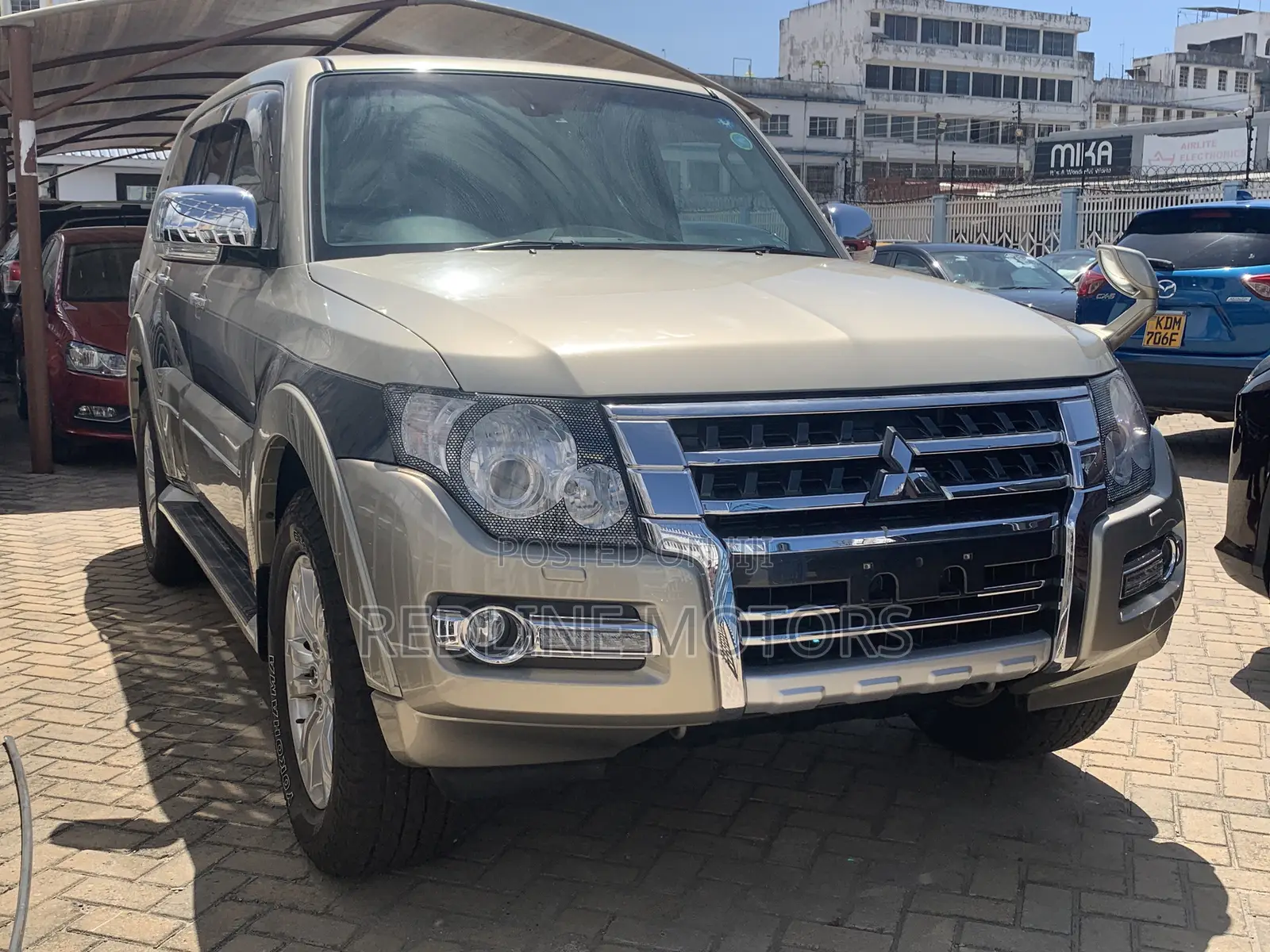 Mitsubishi Pajero 2017 Gold