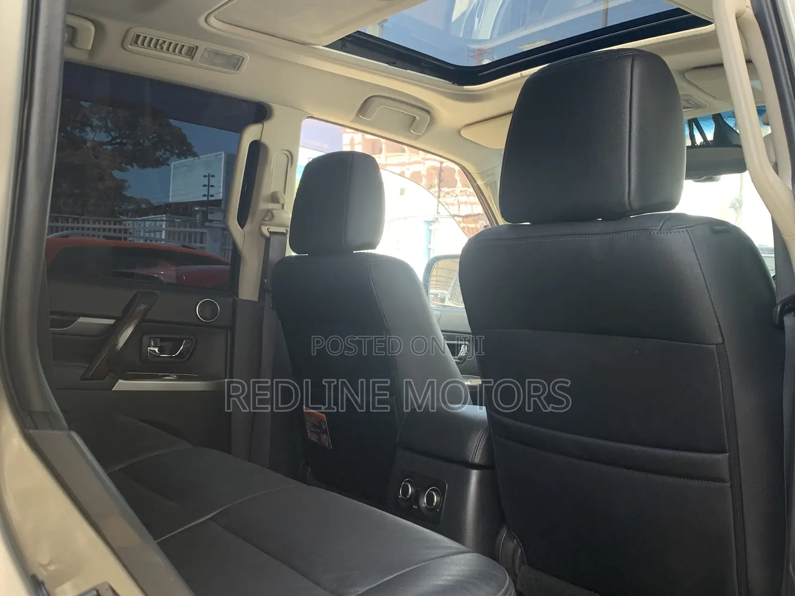 Mitsubishi Pajero 2017 Gold