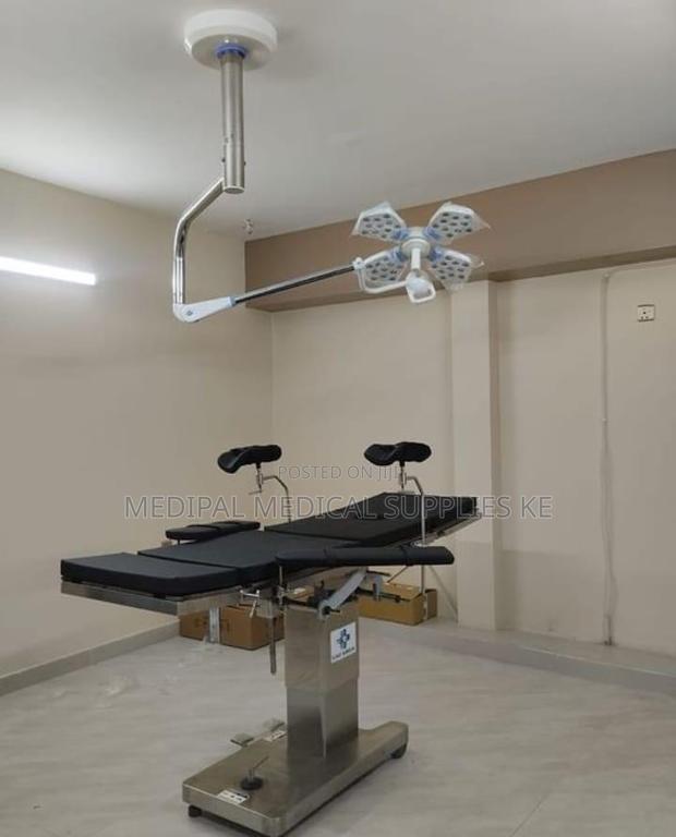 Hydrohaulic Theatre Table