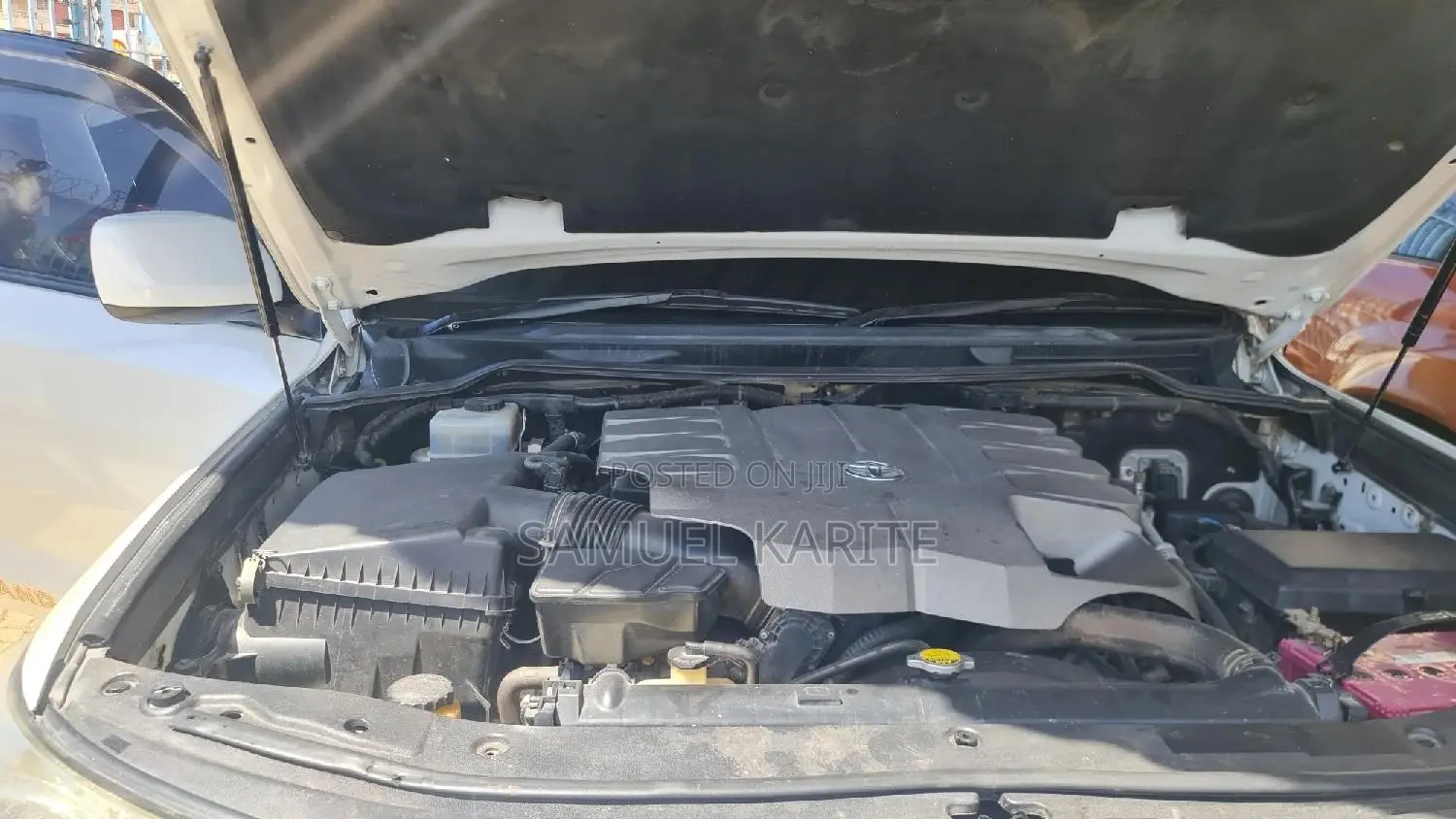Toyota Land Cruiser 2010 White