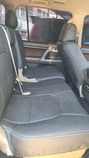Toyota Land Cruiser 2010 White