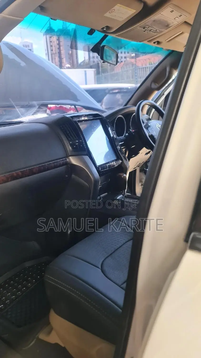 Toyota Land Cruiser 2010 White