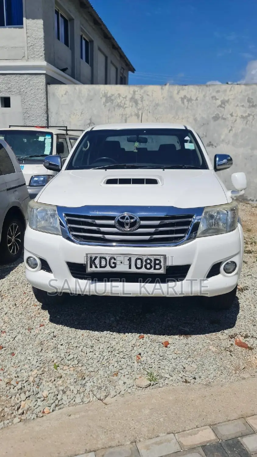 Toyota Hilux 2015 White
