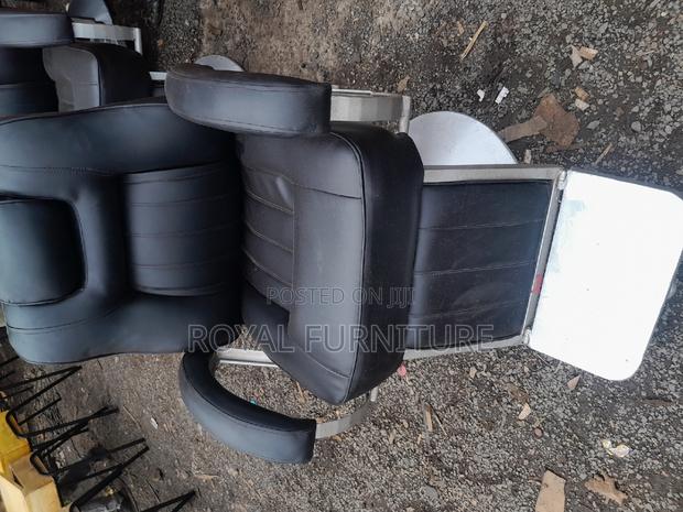 Kinyozi Barber Seat - thumbnail 3