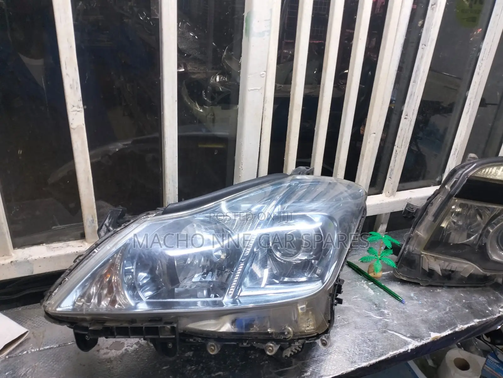 Toyota Crown 2010 Headlight (Blue Shade)
