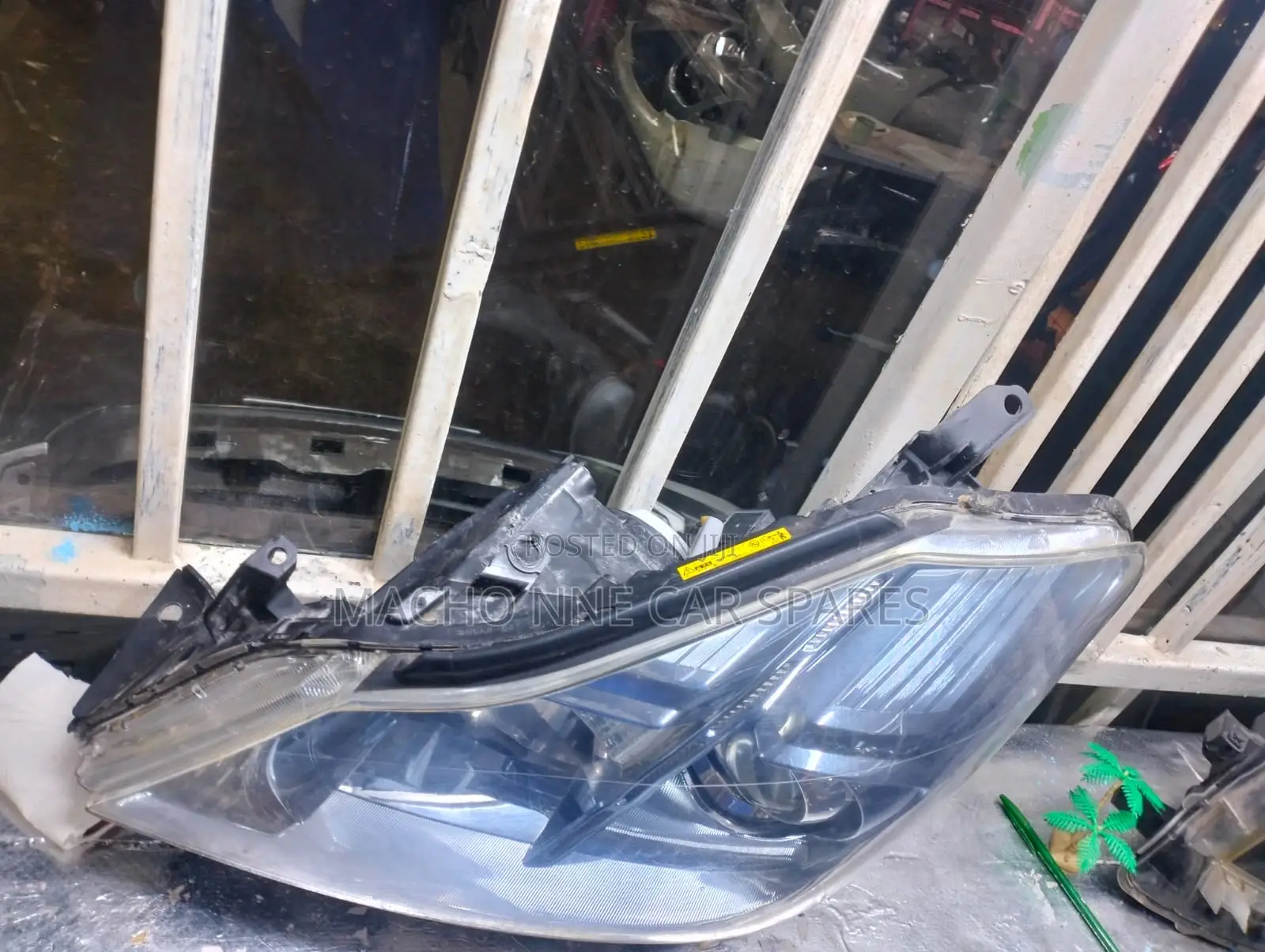 Toyota Crown 2010 Headlight (Blue Shade)