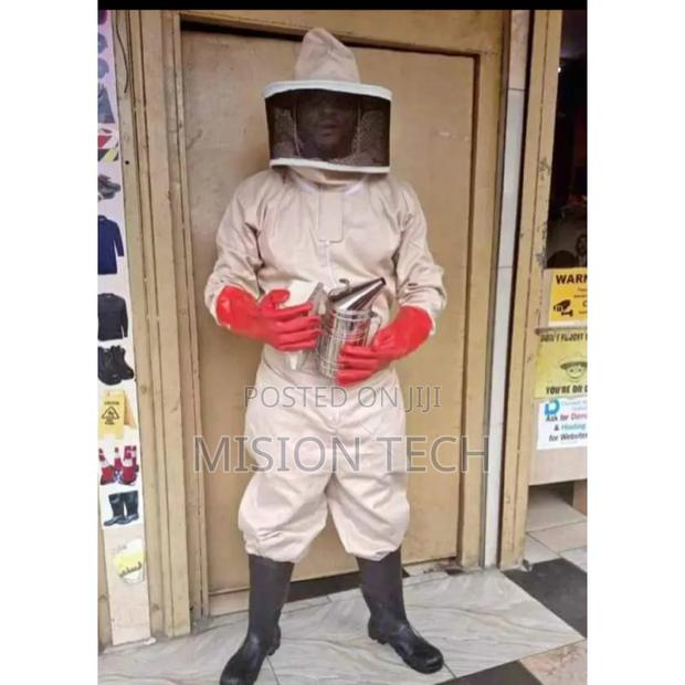 Full Protective Gears Bee Suit and Bee Gloves/Bee Suit - main view
