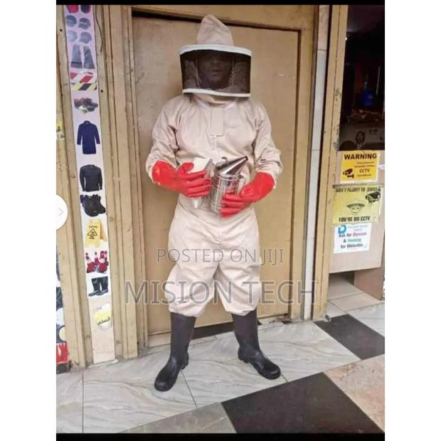 Full Protective Gears Bee Suit (Brand New) - main view