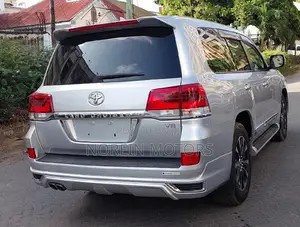 Toyota Land Cruiser 2018 Silver