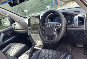 Toyota Land Cruiser 2018 Silver