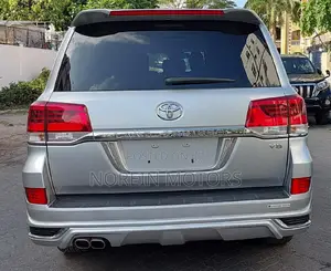 Toyota Land Cruiser 2018 Silver