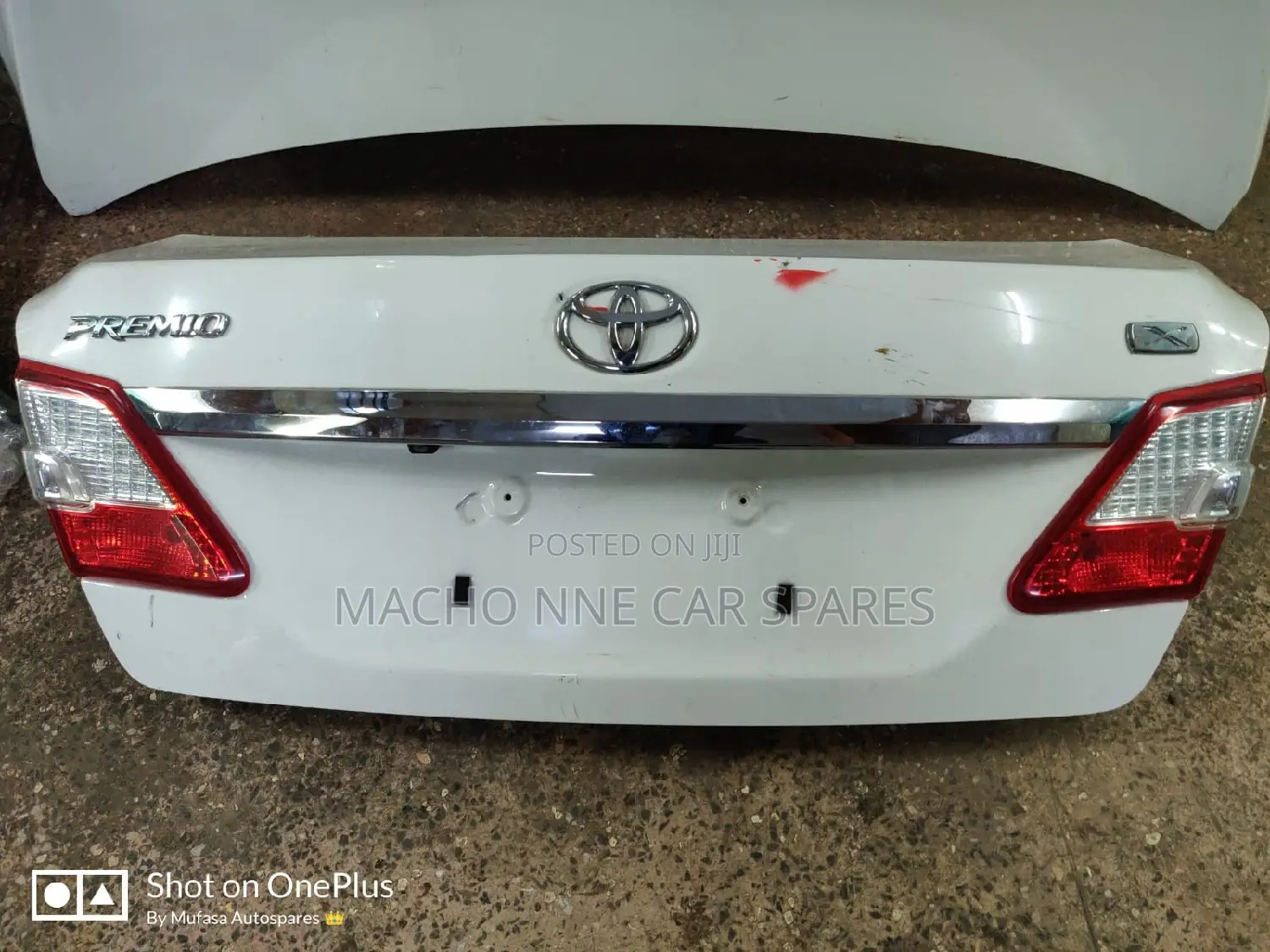 Toyota Premio 265 Boot