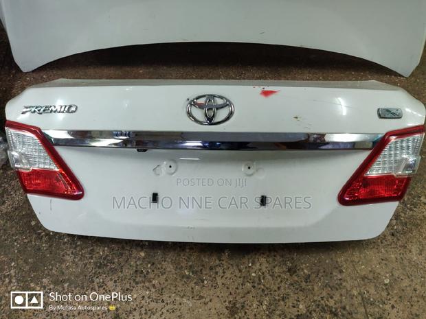 Toyota Premio 265 Boot