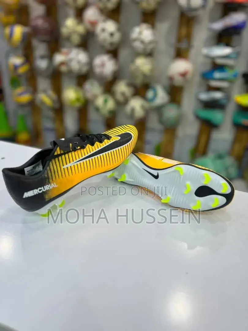 Nike Phantom Football/Soccer Boots