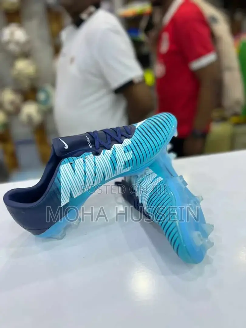Nike Phantom Football/Soccer Boots