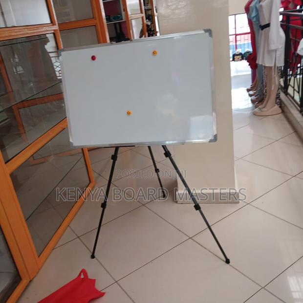Whiteboards°Whiteboards•Whiteboards on Tripod Stand