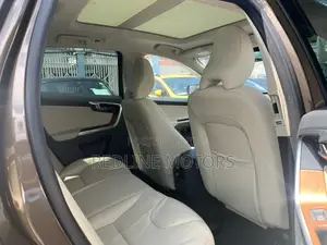 Volvo XC60 T5 Dynamic FWD 2017 Gold