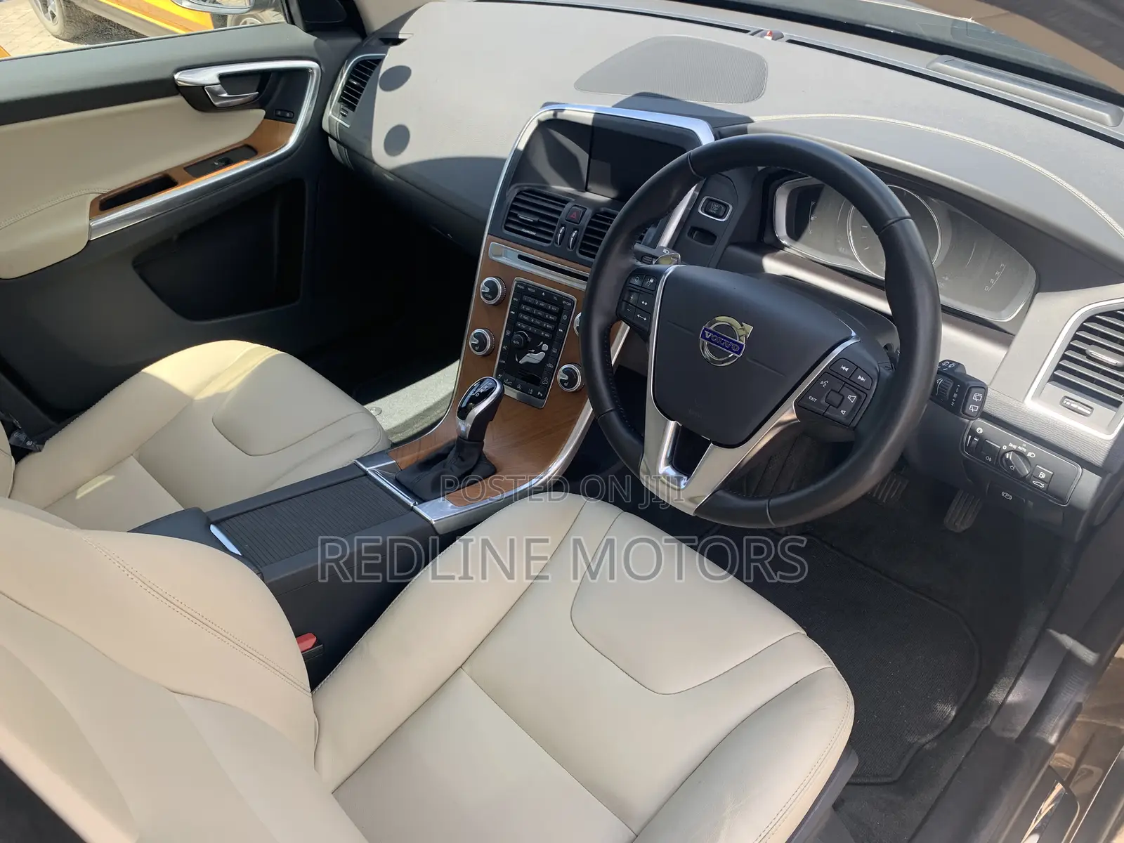 Volvo XC60 T5 Dynamic FWD 2017 Gold