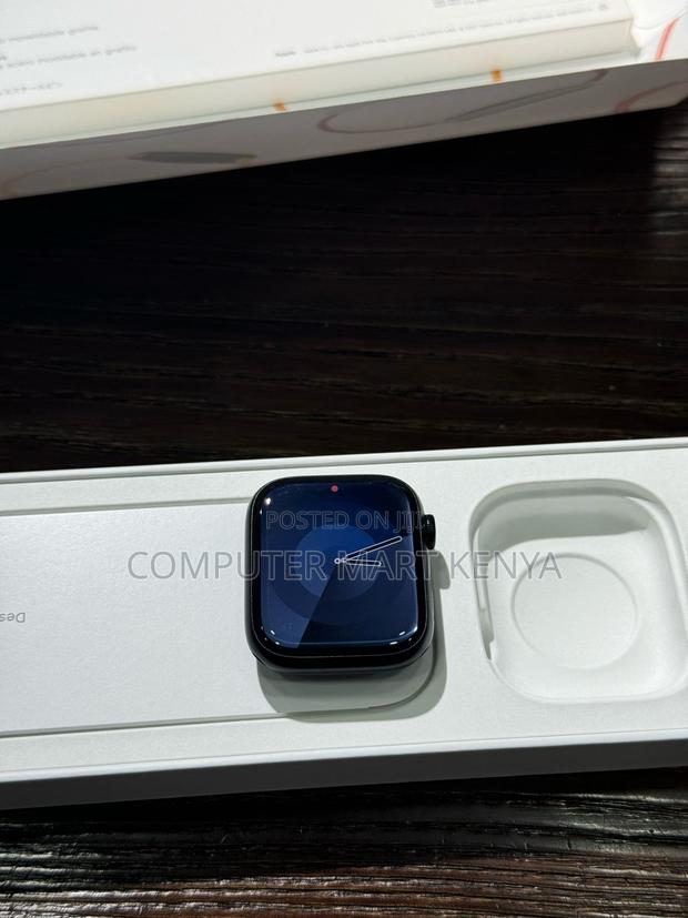 Apple Watch Series 7 44MM - main view