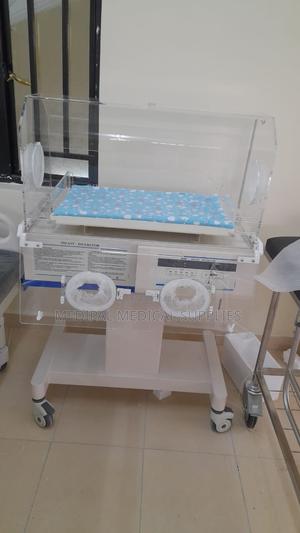 Baby Incubator - thumbnail 2