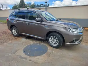 Mitsubishi Outlander 2.0 PHEV AWD 2017 Gold