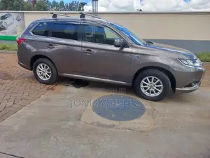 Mitsubishi Outlander 2.0 PHEV AWD 2017 Gold