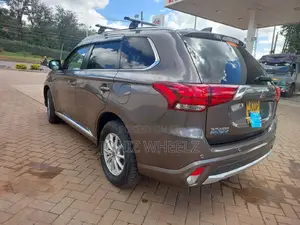Mitsubishi Outlander 2.0 PHEV AWD 2017 Gold