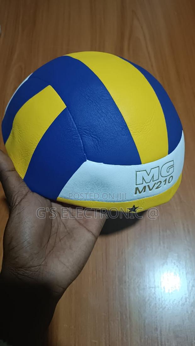 Mikasa Volleyball //Mv210 Strong