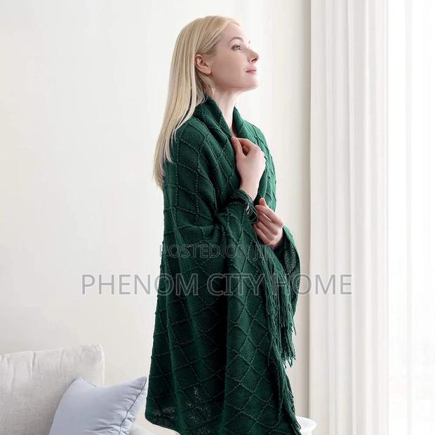 High Quality Knitted Throw Blankets