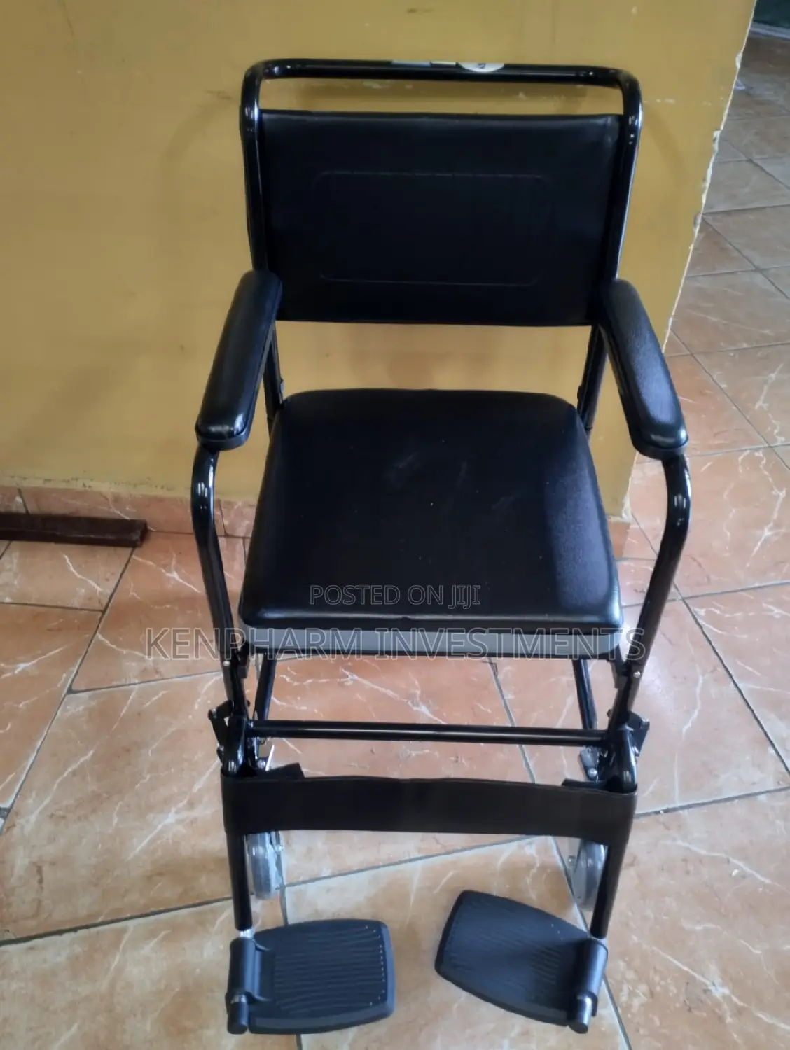 Commode Chair With Castors