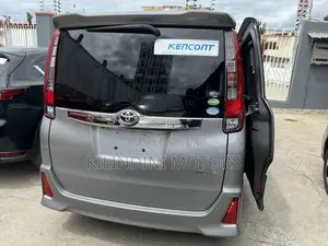 Toyota Noah 2017 Gray