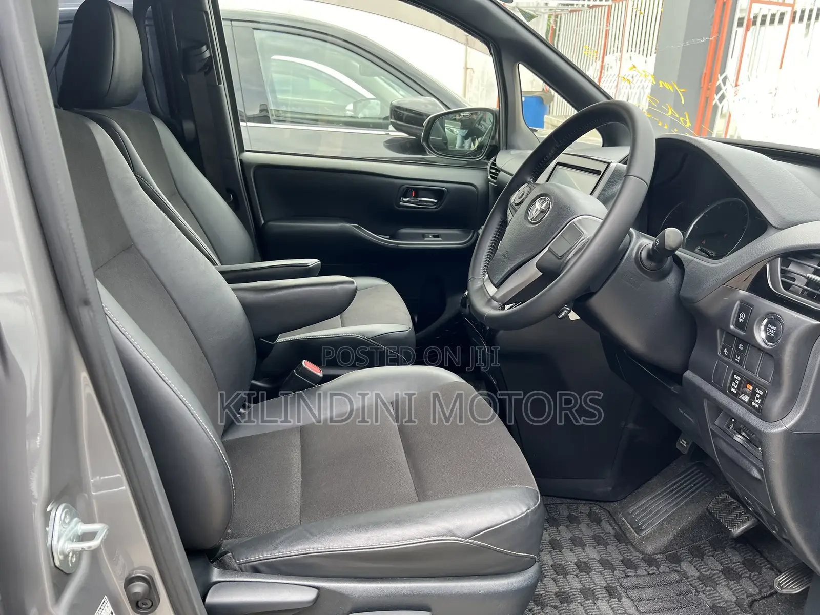 Toyota Noah 2017 Gray