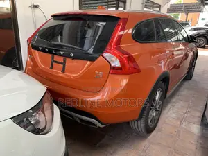 Volvo V60 T5 AWD 2017 Orange