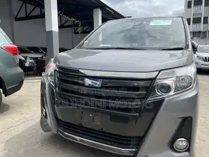 Toyota Noah 2017 Silver