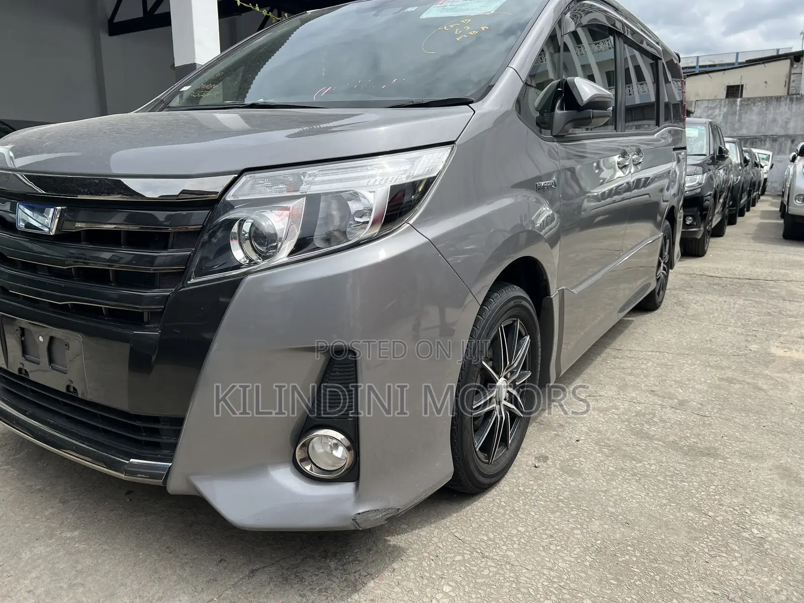 Toyota Noah 2017 Silver