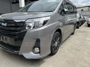 Toyota Noah 2017 Silver