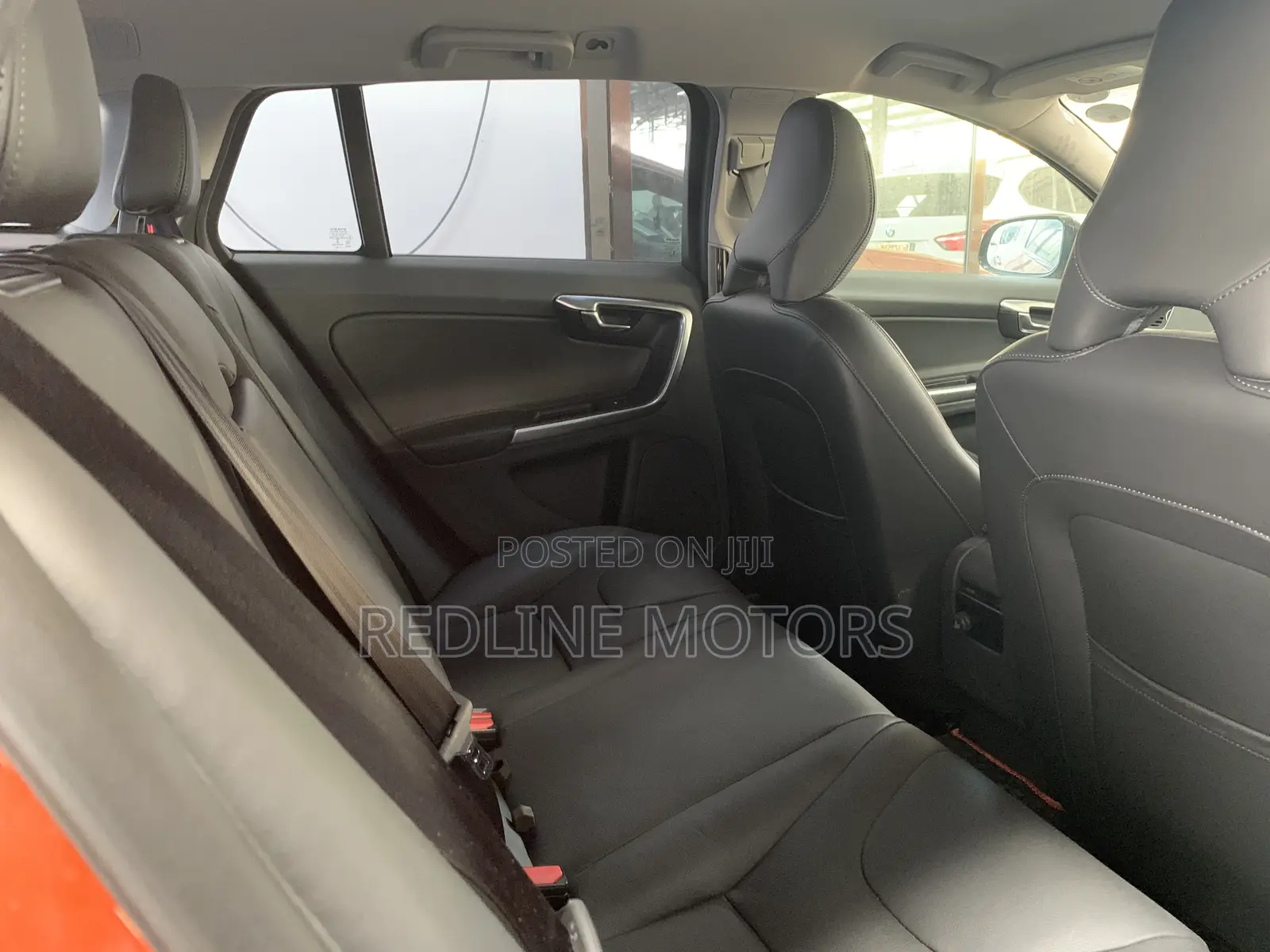 Volvo V60 T5 AWD 2017 Orange
