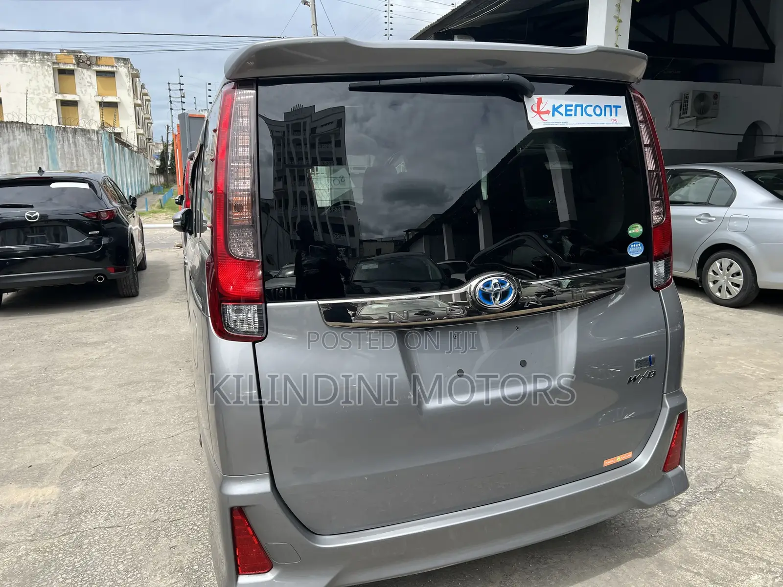 Toyota Noah 2017 Silver