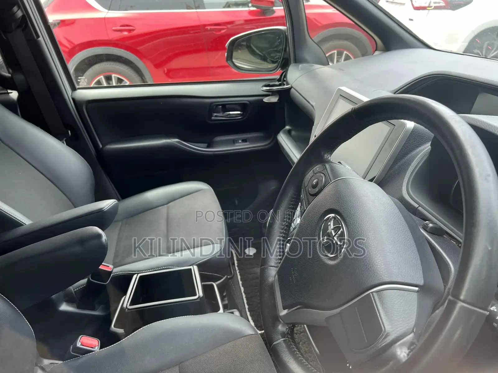 Toyota Noah 2017 Silver