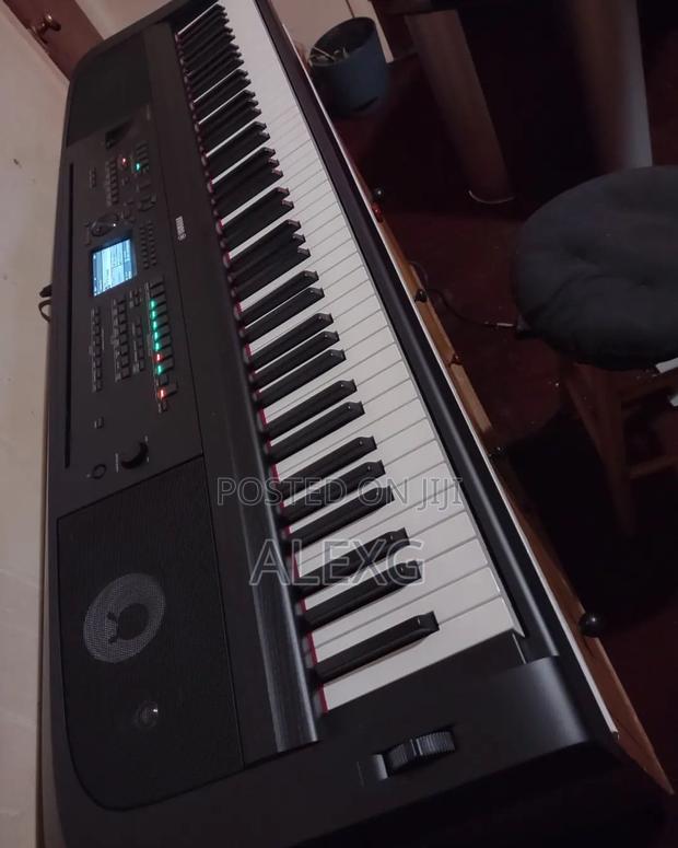 Yamaha DGX 670B - main view