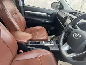 Toyota Hilux 2017 Blue