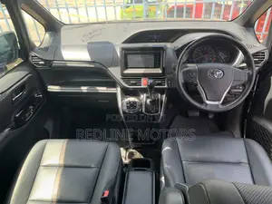 Toyota Esquire 2.0 FWD (8 seater) 2018 Black