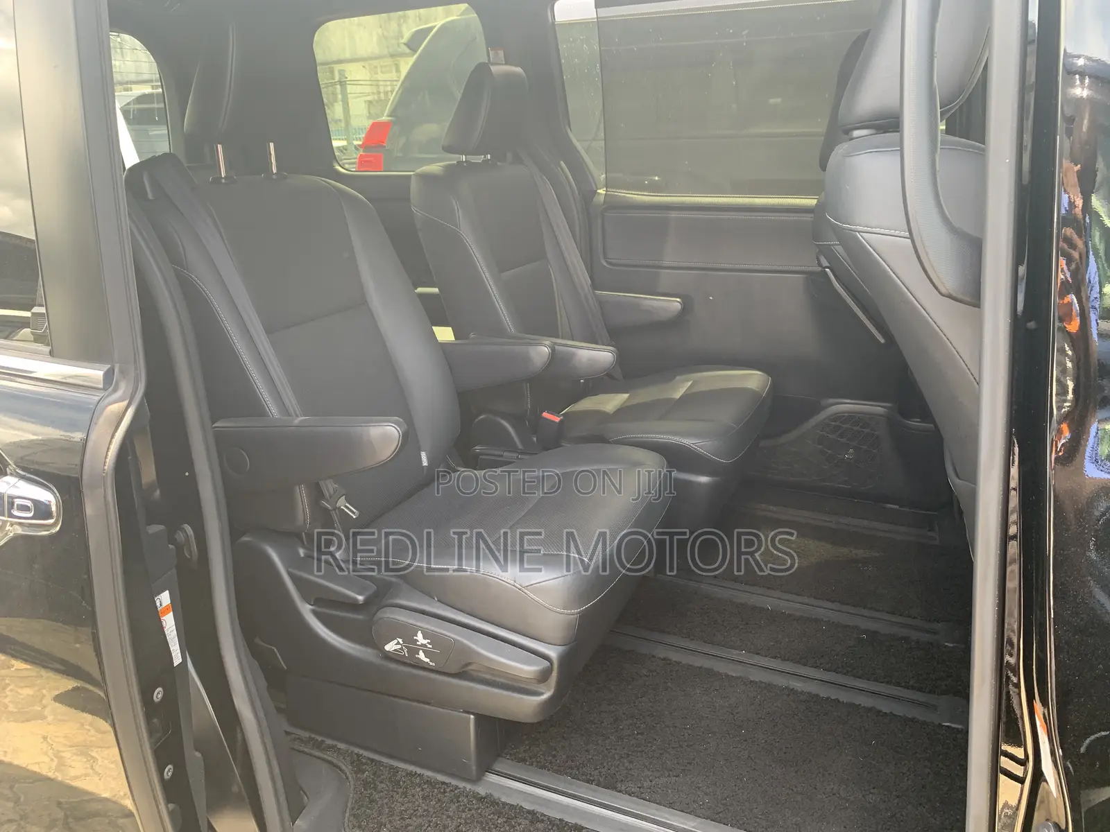 Toyota Esquire 2.0 FWD (8 seater) 2018 Black